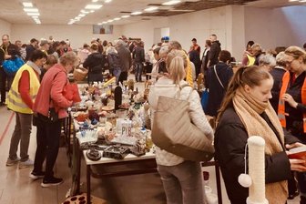 Rekord-Einnahme bei Reichenbacher Praxis-Flohmarkt: Unverhoffter Geldsegen für Kultur-Juwel - Schnappschuss vom Praxis-Flohmarkt im alten Reichenbacher Zentralmarkt.