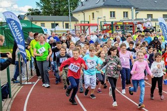 Rekorde im Auenstadion Flöha: In Bewegung für Körper und Geist -