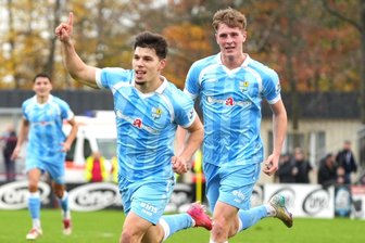Rekordpokalsieger Chemnitzer FC nimmt „verkappten Oberligisten“ sehr ernst - Der CFC, hier mit Maurizio Grimaldi (vorn) will auch beim Reichenbacher FC jubeln.