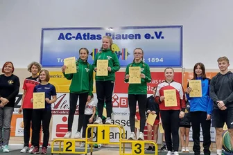 Rekordteilnahme beim sächsischen Schülerpokal in Plauen: Junge Gewichtheber aus dem Vogtland präsentieren sich bärenstark - Auf den Plätzen 1, 2 und 3: Josephin Eschebach, Lilly Salzmesser und Senna Schlesiger von der TSG Rodewisch besetzten das komplette Podest.