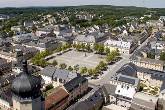 Rekruten der Bundeswehr legen in Marienberg Gelöbnis ab - Das Gelöbnis findet auf dem Marienberger Marktplatz statt.