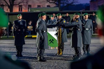 Rekruten legen auf Marienberger Markt Gelöbnis ab - 