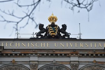 Rektorwahl an der TU Chemnitz: Drei Männer sind im Rennen - Das Verfahren um die Wahl des Rektors stockt seit knapp zwei Jahren. 2021 wurde der Posten zum ersten Mal ausgeschrieben. Ein Jahr später wurde das Verfahren noch einmal neu gestartet. Nun soll im Januar gewählt werden.