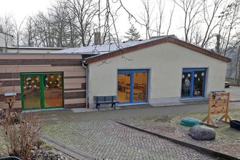 Remse lässt Dach der Kindertagesstätte sanieren: Wann die Handwerker anrücken sollen - Im Spätsommer soll die Dachsanierung in der Kindertagesstätte in Remse erfolgen.