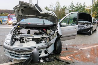Renault kollidiert mit Opel: zwei Leichtverletzte -