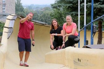 Rennrodler um Julia Taubitz trainieren in Zwickau - Zum Training in Zwickau: Die deutschen Rennrodler um Julia Taubitz (2. v. l.).