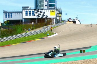 Rennsport ohne Motor: Auf dem Sachsenring rollen am 17. Mai die Seifenkisten - Im vorigen Jahr ging es beim Seifenkistenrennen erstmals entgegengesetzt der Rennrichtung.