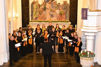 Renommierter Dresdner Kammerchor gastiert in Thumer Kirche - Der Kammerchor Cantamus aus Dresden, hier in der Herolder Kirche, kommt am Samstag nach Thum.