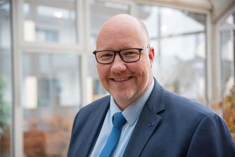 Renovierte Restaurants und neue Game-Zone: Neuer Direktor des größten Hotels im Vogtland startet mit Frischekur - Marko Klee ist der neue Direktor des Ifa-Hotels in Schöneck. Er startet gleich mit einer umfangreichen Renovierung von Publikumsbereichen.