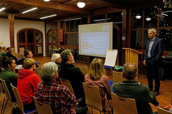 Reparaturen, Mehrweg und Tausch: Workshop in Hohenstein-Ernstthal sammelt Ideen zur Müllvermeidung - Volkmar Zschocke leitete den Workshop in der Hohenstein-Ernstthaler Christophori-Kirche.