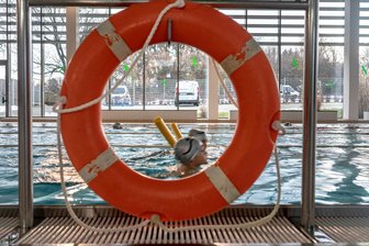 Reparaturen statt Großinvestitionen: Was im Burgstädter Schwimmbad passiert - Für das Burgstädter Schwimmbad sind einige Investitionen geplant. Doch das Geld fehlt.