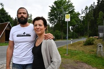 Reparaturstützpunkt am Wald: Erzgebirger entwickeln Idee für schnelle Hilfe bei Fahrradpanne - Falk und Yvonne Unger planen an ihrem Wohnhaus in Wiesenhaus einen Radreparaturstützpunkt.