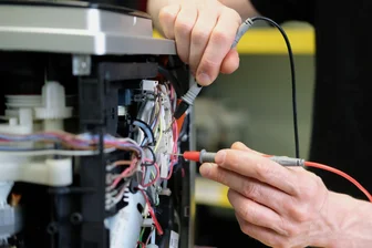 Reparieren statt wegwerfen – neue Pflichten für Hersteller - Die geplante Gesetzesänderung soll die Entscheidung für eine Reparatur und gegen den Neukauf erleichtern. (Symbolbild)