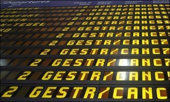 REPORTAGE: 35-stündige Bus-Odyssee von Malaga nach Frankfurt - Um die wegen der Aschewolke aus Island gestrandeten Urlauber gleichwohl nach Hause zu holen, setzte der Reiseveranstalter TUI die Touristen kurzerhand in Busse.