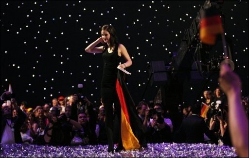 REPORTAGE: Lena erobert Europa - Die 19-jährige Lena Meyer-Landrut hat den Eurovision Song Contest in Oslo gewonnen. Sie eroberte die Herzen der Deutschen und der Europäer im Sturm.