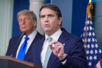 Republikaner revoltieren gegen Trumps Entschädigungsfonds - US-Präsident Donald Trump hat über Justizminister Todd Blanche (rechts) den Plan für einen Entschädigungsfonds eingebracht, der die Republikaner spaltet. (Archivbild)