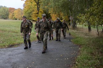 Reservisten im Vogtland stellen sich personell neu auf - Markenzeichen der Oelsnitzer Reservisten ist der Vier-Länder-Marsch. Bei der 10. Auflage im vergangenen Oktober waren etwa 90 Teilnehmer am Start.
