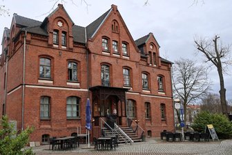 Restaurant „Schnitzelparadies“ in Zwickau schließt: Wie die Aussichten auf einen Nachfolger sind - Im Erdgeschoss des Altbaus des Zwickauer Johannisbades ist die Gaststätte „Schnitzelparadies“ zu finden. Eröffnet wurde sie nach der Sanierung des unter Denkmalschutz stehenden Gebäudekomplexes im Jahr 2000.