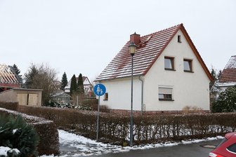 Retter bergen zwei Tote aus Einfamilienhaus - Die Ermittlungen zu dem Schwelbrand in Vielau dauern an.