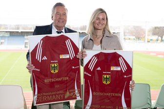 Rettung dank Organspende: Roland Kaiser ist jetzt WM-Botschafter in Dresden - Roland Kaiser und Tamara Schwab, die Botschafter der „World Transplant Games“ in Dresden.
