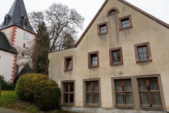 Rettung für alte Grundschule - Die ehemalige Grundschule in Obergräfenhain bleibt wohl vom Abriss verschont, denn es gibt einen Kaufinteressenten. 