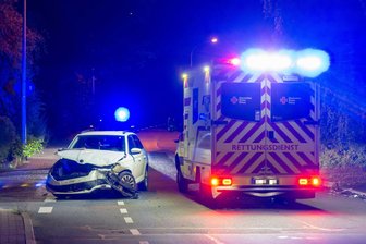 Rettungsdienst nach Unfall in Döbeln im Einsatz - Zwei Pkw sind am Freitagabend in Döbeln zusammengestoßen. Eine Person wurde ins Krankenhaus gefahren.
