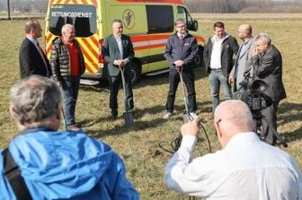 Rettungsdienst zieht nach Pleißa - Am Donnerstag war symbolischer erster Spatenstich für die neue Rettungswache.