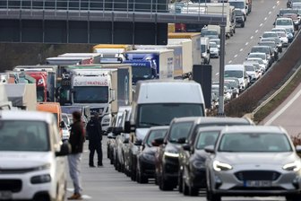 Rettungsgasse Fehlanzeige – Einsatz auf der A4 bei Nossen wird zur Nervenprobe für Feuerwehr - Probleme mit der Rettungsgasse auf der Autobahn, hier ein Beispielfoto, kommen zunehmend vor.