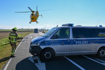 Rettungshubschrauber gefordert: 10 Monate altes Baby bei Unfall in Rochlitz schwer verletzt - Ein Notarzt wurde mit einem Rettungshubschrauber eingeflogen.