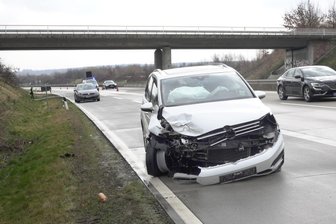 Rettungshubschrauber nach Unfall auf A 72 im Einsatz - 