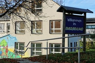 Reuther Kinder sollen im Januar einziehen - Von außen nicht zu sehen: Im Kindergarten in Reuth wird innen groß gebaut. Im Januar soll der Umzug der Kinder zurück ins Haus erfolgt. 