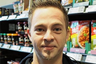 Rewe in Flöha baut für drei Tage um - Rewe-Kaufmann Ralf Ruscher (31).