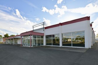 Rewe plant neuen Einkaufsmarkt im Gewerbegebiet Maxhütte: Zwickauer Stadtverwaltung gibt Widerstand auf - Rewe will den ehemaligen Hammer-Markt abreißen und einen neuen Einkaufsmarkt errichten.