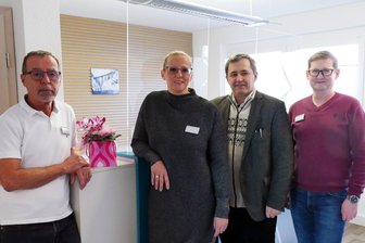 Rezeptwunsch per E-Mail: So sparen sich Patienten des neuen Zschopauer Ärztezentrums Zeit und Wege - Dr. Harald Stoll, Constanze Semmler-Bálint, Vertretungsassistent Vasyl Prynts und Andreas Busik (von links) bilden das Ärzte-Team in der MVZ-Praxis im Bebel-Gebiet Zschopau.