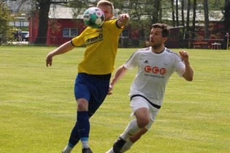 RFC überzeugt bei Generalprobe - Den Ball mit der Brust gestoppt: Torjäger Niclas Schmelzer (am Ball) fällt nach seiner Fußverletzung gegen Zwickau für das kommende Gipfeltreffen gegen Rapid Chemnitz aus.