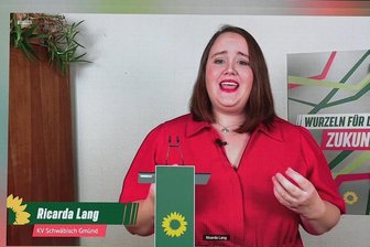 Ricarda Lang - aus dem WG-Zimmer an Grünen-Spitze - Per Video schaltete sich Ricarda Lang zum Bundesparteitag im Berliner Velodrom zu.