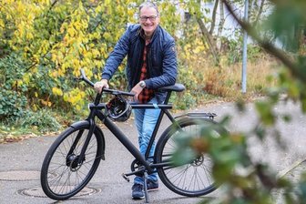 Richter beklagt zu viele Gefahren im Straßenverkehr - Richter Jürgen Zöllner aus Limbach-Oberfrohna legt an mehr als 50 Tagen im Jahr seinen Arbeitsweg mit dem Rad zurück. Weil ihm aber dieVerkehrssituation in der Stadt für Radfahrer zu viele Gefahren birgt, muss er bislang für mehr Sicherheit auch mehr Kilometer an Fahrstrecke in Kauf nehmen als ein Autofahrer.