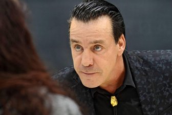 Richter geben Till Lindemann Recht: Verlag kündigte Rammstein-Sänger unzulässig - Till Lindemann 2017 auf der Frankfurter Buchmesse.