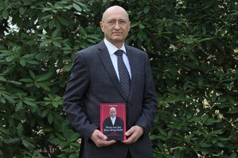 „Richter Gnadenlos“, Musical-Klassiker und ein Vorgeschmack auf Weihnachten: Das ist los am Wochenende im Vogtland - Er ist „Richter Gnadenlos“. Stephan Zantke mit seinem zweiten Buch „Wenn nur das Böse übrig bleibt“, das am 19. März im Riva-Verlag erschienen ist. Am Freitag liest er in Neumark.