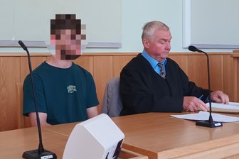Richter im Erzgebirge: „Für diese Verhandlung haben wir das halbe Polizeirevier vorgeladen“ - Der Angeklagte mit seinem Verteidiger, Rechtsanwalt Torsten Landgraf.