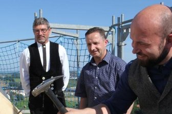 Richtfest auf neuem Dachstuhl -