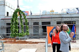 Richtfest für Bohrkernarchiv in Freiberg: Ein Dach für 150 Kilometer Kernmaterial - 