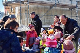 Richtfest für Kita-Neubau: Hier werden bald Träume wahr - Richtfest im Beisein von Oberbürgermeister Gerd Härtig (rechts) für die neue Kita in Limbach-Oberfrohna.