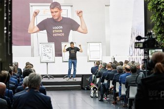 Richtig reden - so kommt jede Botschaft an - Florian Mück berät Unternehmen wie SAP, BASF und die Deutsche Bank in Sachen Rhetorik.