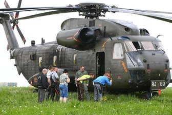 Riesen-Heli landet am Sachsenring -