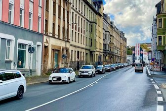 Riesenärger wegen neuer Ampelschaltung an Plauener Südinsel: Kilometerlanger Stau - Ein tägliches Bild am Nachmittag: Stau auf der Trockentalstraße – oft reicht er bis zur Siegener Straße.