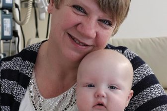 Riesenglück: Stammzellenspender für Nils gefunden - Wer ist es? - Oma Karina Bude ist unglaublich stolz auf ihren kleinen Kämpfer und wünscht sich inständig, dass Nils den Blutkrebs besiegt.
