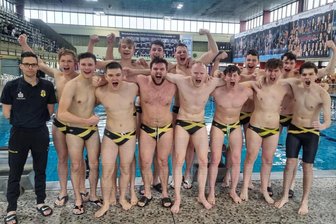Riesenjubel beim SV Zwickau 04 nach Wasserball-Krimi in Berlin - Was für ein Jubel bei den Zwickauer Wasserballern am Sonntag in Berlin: Das 12:9 bei der SG Neukölln II war für die junge Mannschaft von Trainer Ludwig Will (links) bereits der zweite Auswärtssieg der Saison.