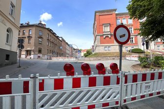 Riesenloch in Reichenbach: Wie geht es mit der seit Monaten gesperrten Kreuzung weiter? - Seit Monaten gesperrt ist die Kreuzung Friedrich-Engels-Platz, Oststraße, Rathenaustraße.