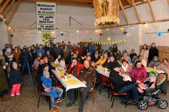 Riesiges Interesse für neuen Verein in Neustadt - Sehr gut besucht war die Auftaktveranstaltung zur Gründung der Dorfgemeinschaft Neustadt in der Poppengrün Scheune. 